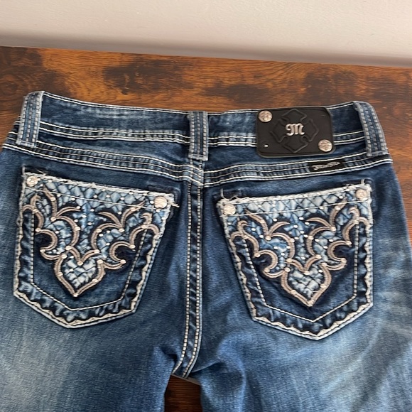 ☀️Sale☀️ Miss Me denim boot cut jeans embroidered and embellished size 29 waist - Picture 6 of 11